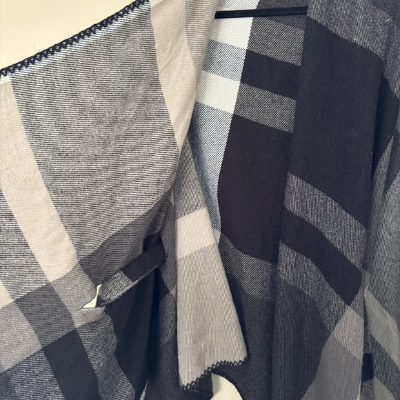 Torrid Women’s Grey & Black Plaid Belted Ruana - Picture 5 of 8